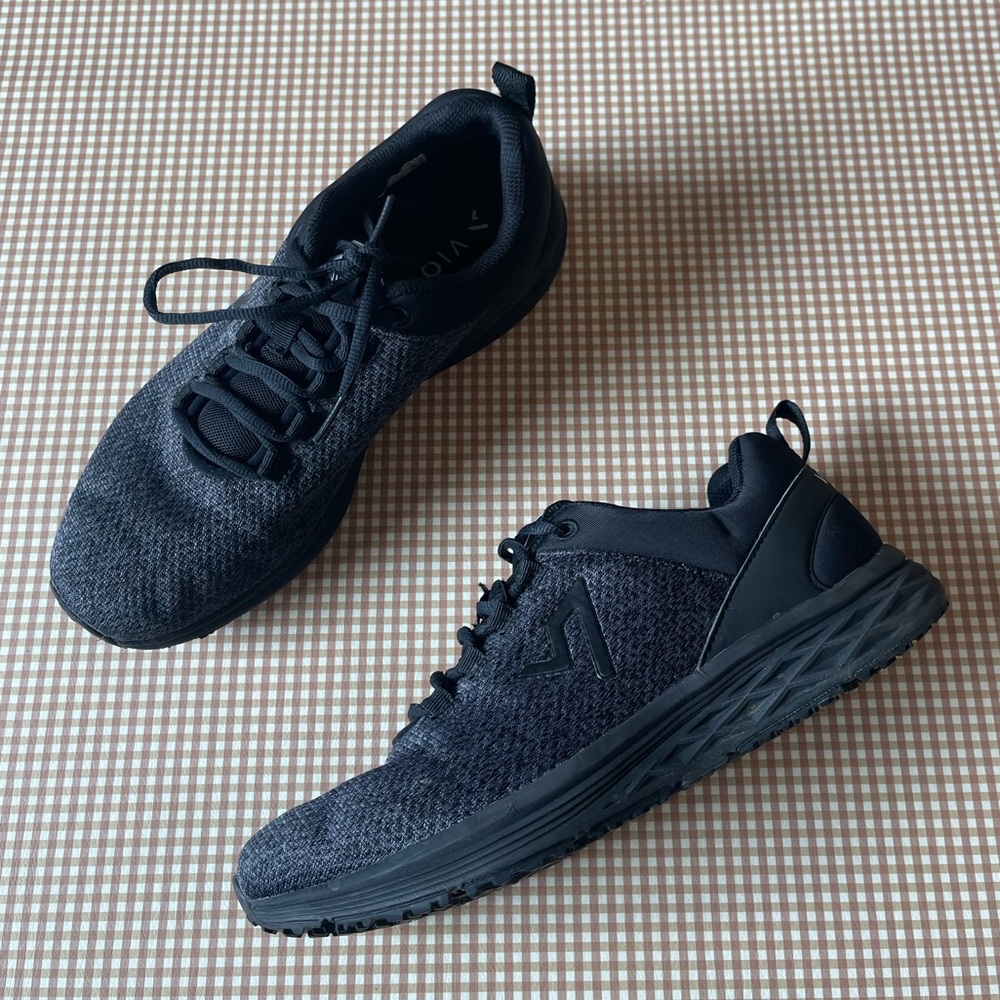 Vionic Turner active sneakers. Men’s size 8.5